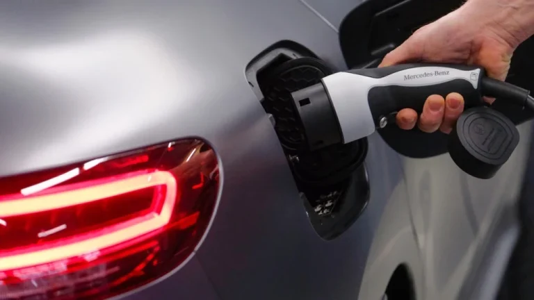 Ahora sí: la Eurocámara prohíbe la venta de coches de combustión a partir de 2035