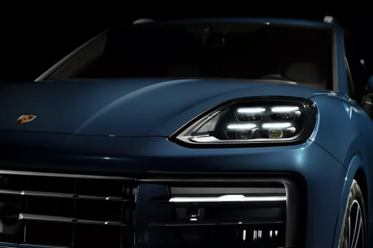 El nuevo Porsche Cayenne sigue mostrando sus atributos previo a su presentación