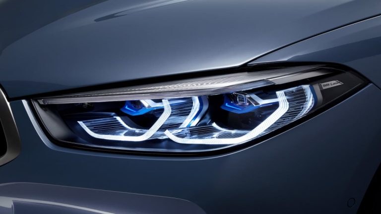 Robar un coche a través de sus faros es posible: así lo están haciendo los hackers