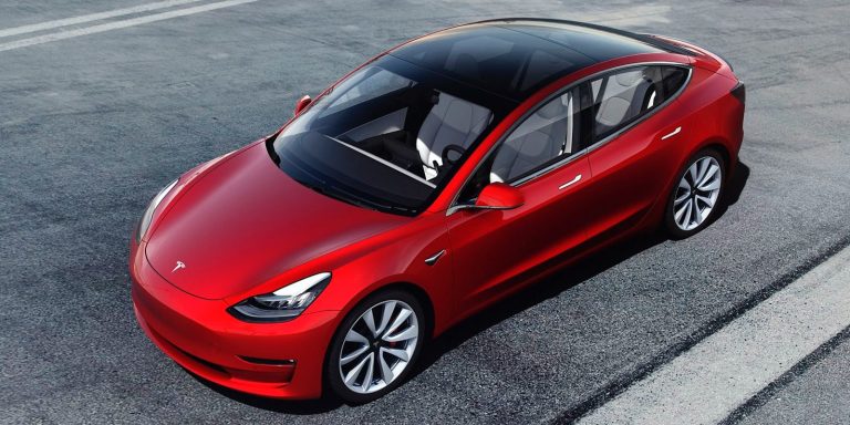 Tesla va a por todas: el Model 3 disponible por menos de 33.000 euros con ayudas