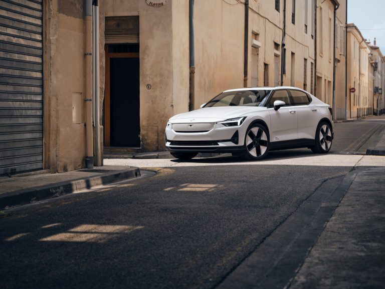 El Polestar 2 aumenta su autonomía: ahora cuenta con hasta 654 kilómetros