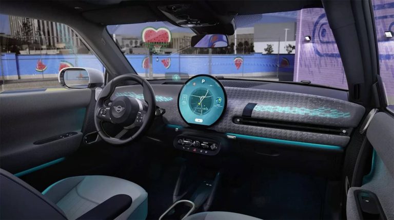 Así es el interior del MINI Cooper Eléctrico 2024: minimalista y… futurista