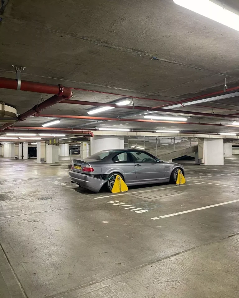 Este BMW M3 CSL lleva abandonado en un garaje británico más de 20 años: ¿qué historia esconde detrás?