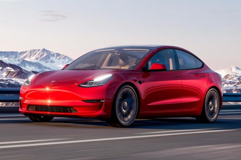 Tesla le pide 20.000 euros a un cliente que ha dañado su batería con la lluvia