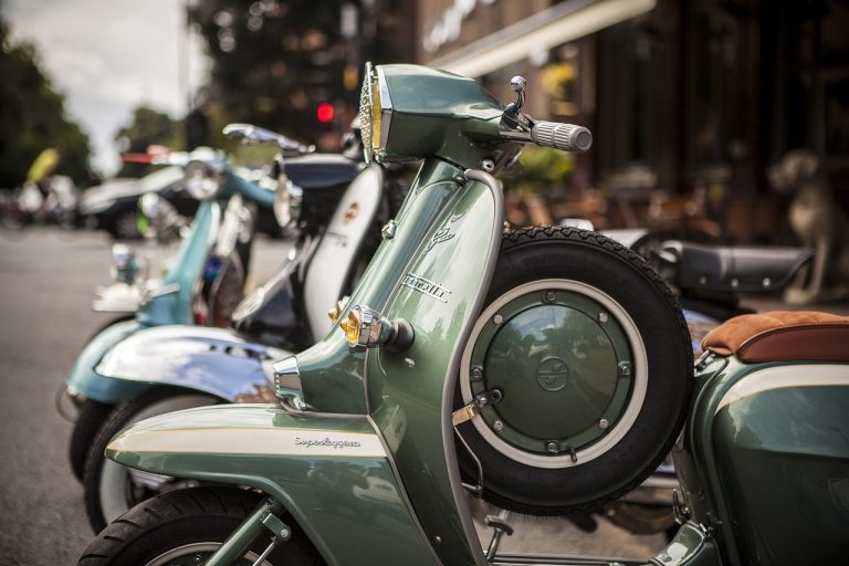 El encanto de las dos ruedas: Por qué elegir una moto para tu rutina diaria