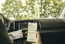 Skoda introduce el pago de combustible a bordo