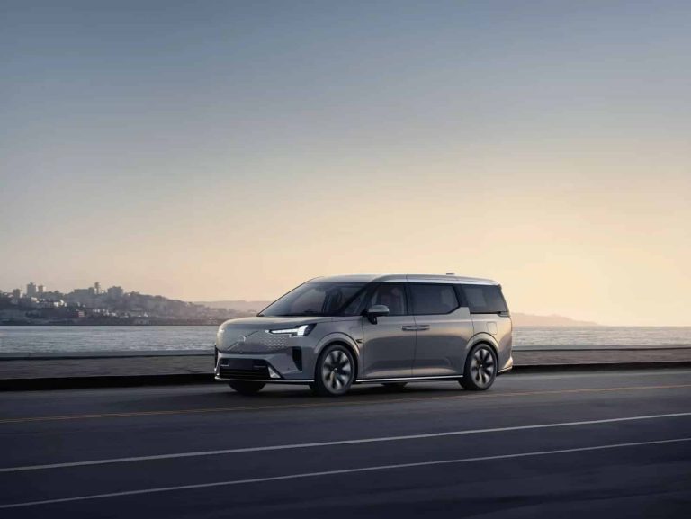 Volvo EM90: así es el nuevo monovolumen sueco 100% eléctrico con 738 kilómetros de autonomía