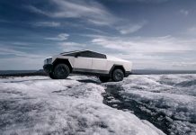 El Tesla Cybertruck ya ha llegado: mucho más caro de lo que prometió Elon Musk y con menos autonomía