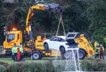 Cazado durante un naufragio: así es el nuevo Lancia Ypsilon con demasiado ADN común con el Peugeot 208