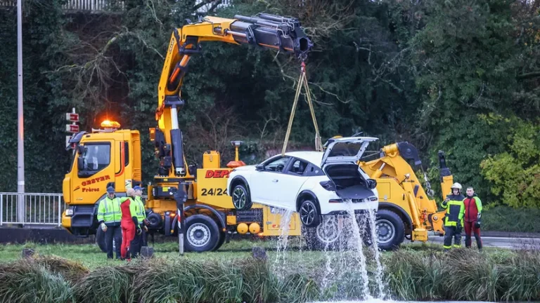 Cazado durante un naufragio: así es el nuevo Lancia Ypsilon con demasiado ADN común con el Peugeot 208