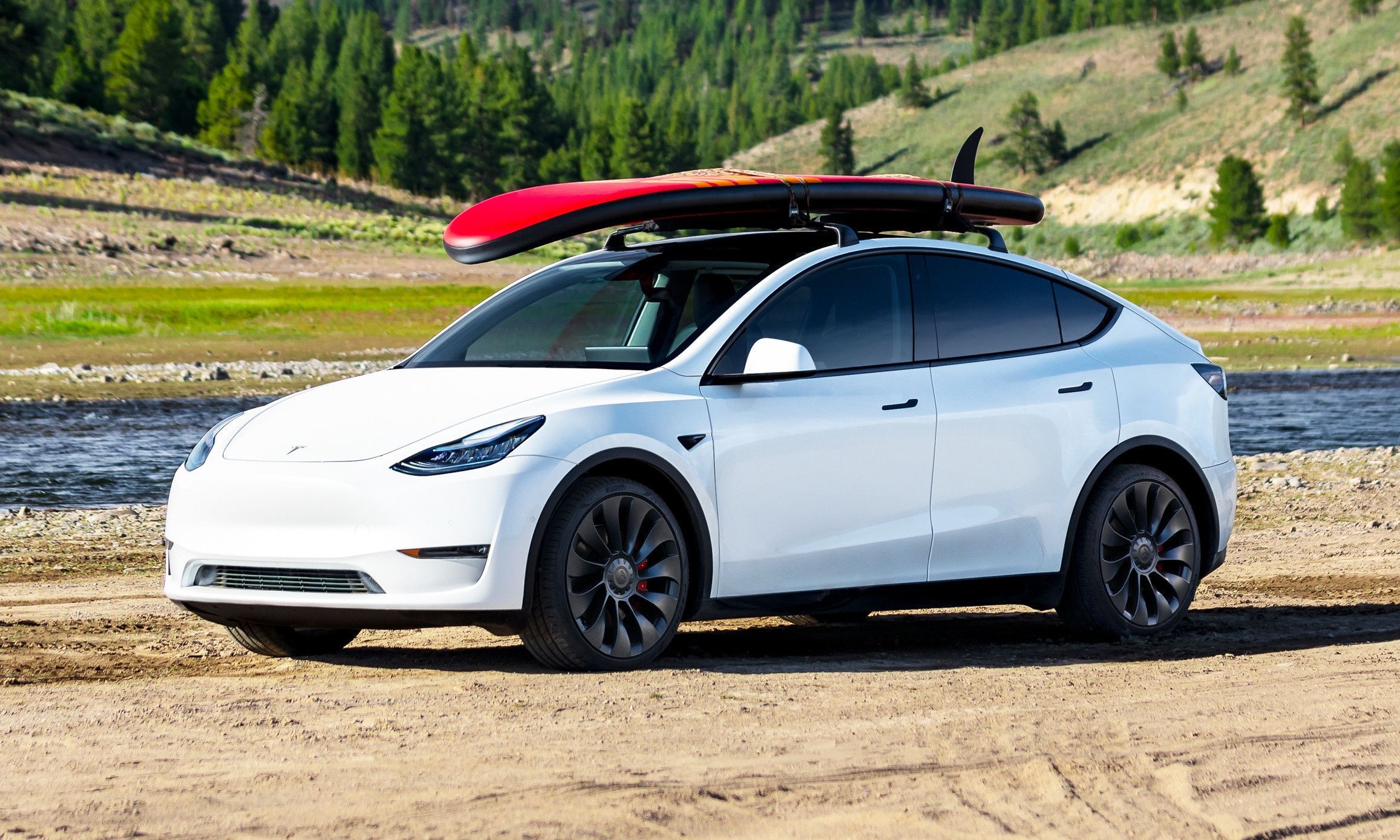 Dos millones de Tesla se actualizarán vía OTA por problemas en el Autopilot: esto es lo que dice la NHTSA