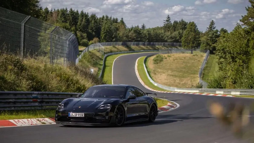 El nuevo Porsche Taycan Turbo GT destrona al Tesla Model S Plaid en Nürburgring