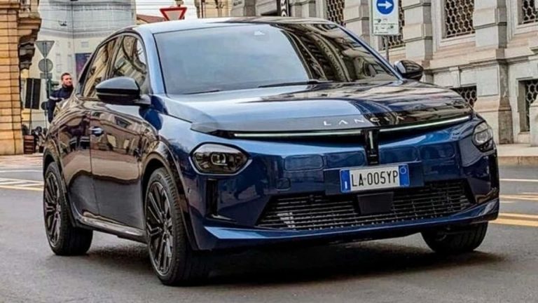 ¡Al desnudo! Así luce el Lancia Ypsilon circulando por las calles Italia