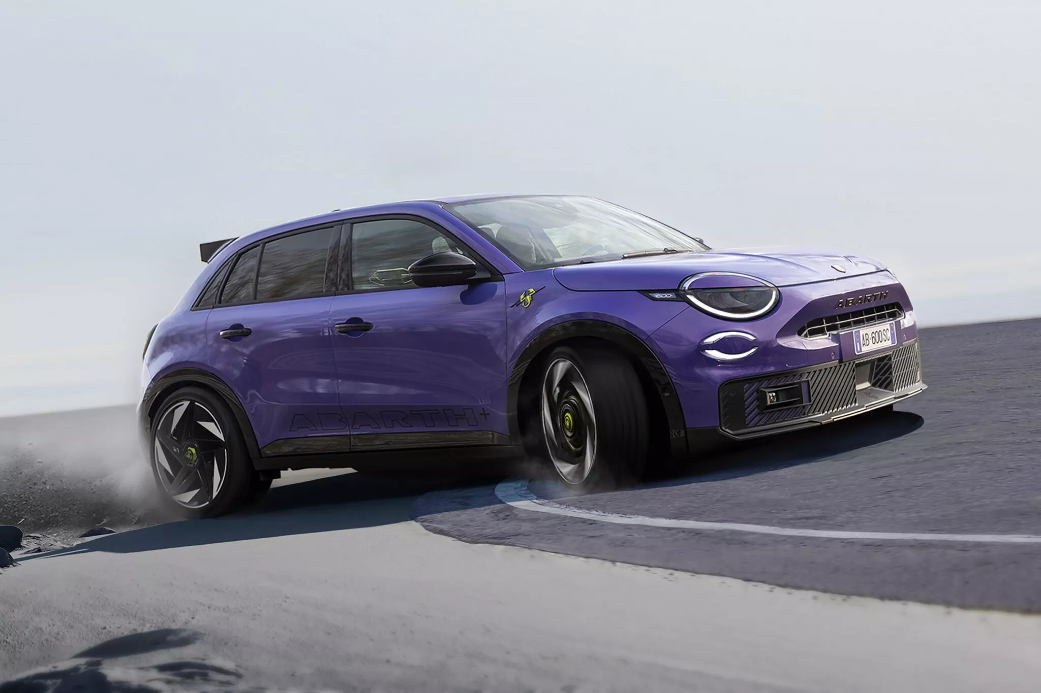 El FIAT 600e se vuelve más radical que nunca: así es el Abarth 600e Scorpionissima
