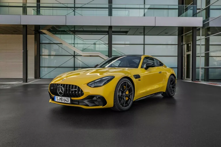 El Mercedes-AMG GT 43 más económico reemplaza el V8 por un motor de cuatro cilindros