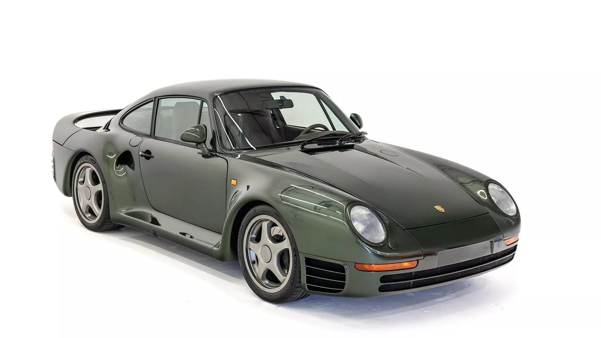 Este Porsche 959 fue usado por los ingenieros de Nissan para desarrollar el sistema de tracción del Skyline GT-R R32… y ahora puede ser tuyo