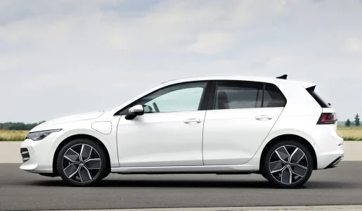 volkswagen-golf-ehybrid-2024-202499809-1706028036_3