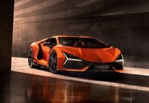 Lamborghini no apostará de momento por los modelos completamente eléctricos: así lo ha confirmado su propio CEO