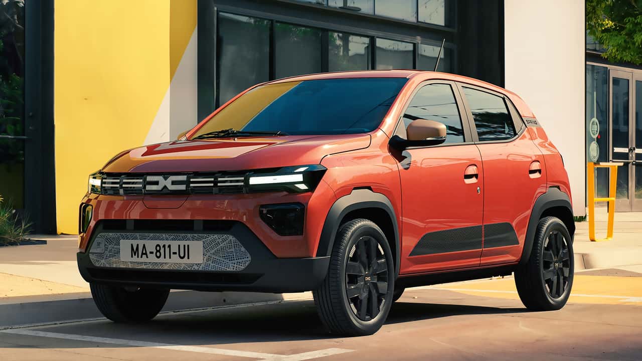 El coche eléctrico más barato del mercado acaba de ser renovado y estos son sus precios: Dacia Spring 2024