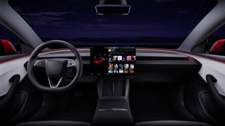 Tesla está preparando el lanzamiento de su propio asistente de voz