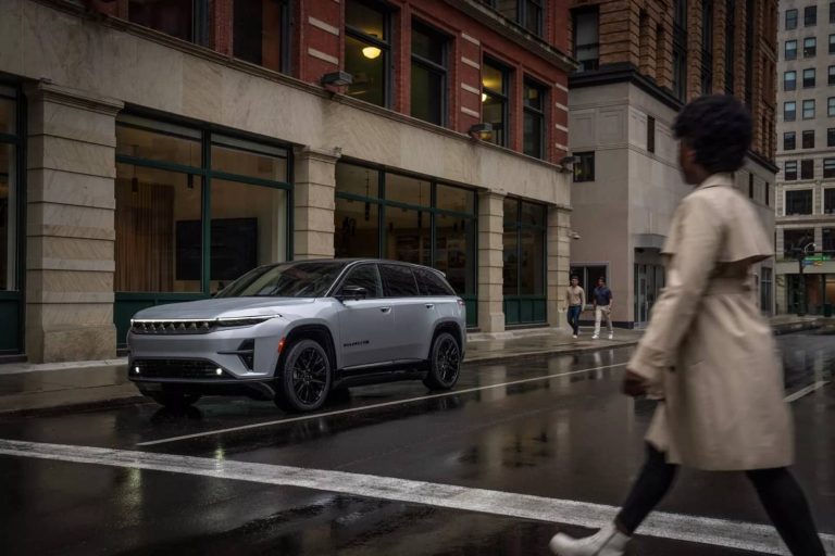 Jeep Wagoneer S: más de 482 km de autonomía… y 600 CV de potencia. Y sí, es eléctrico