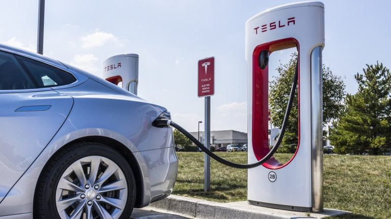 España seguirá a la cola de la electrificación: el Gobierno prorroga el Plan MOVES III