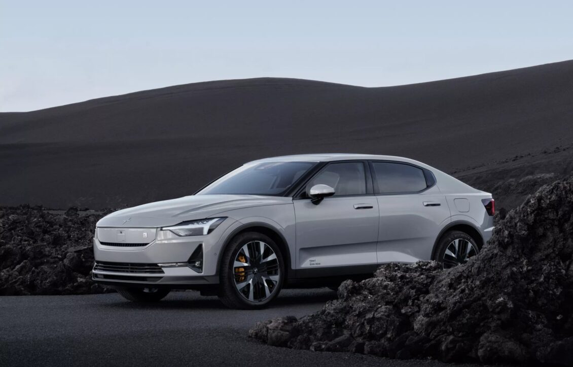 El Polestar 2 2025 aumenta su autonomía hasta los 659 kilómetros y ahora carga más rápido: ¿logrará aumentar sus ventas?