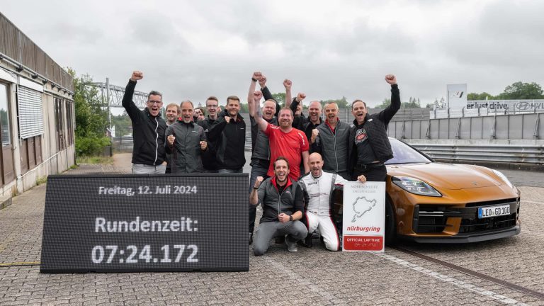 El nuevo Porsche Panamera marca un nuevo récord en Nürburgring para sedanes lujosos