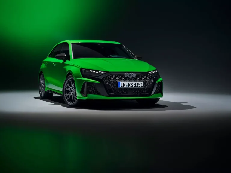El Audi RS 3 2025 se pone al día: nueva estética, chasis reajustado y… un nuevo olor en su interior