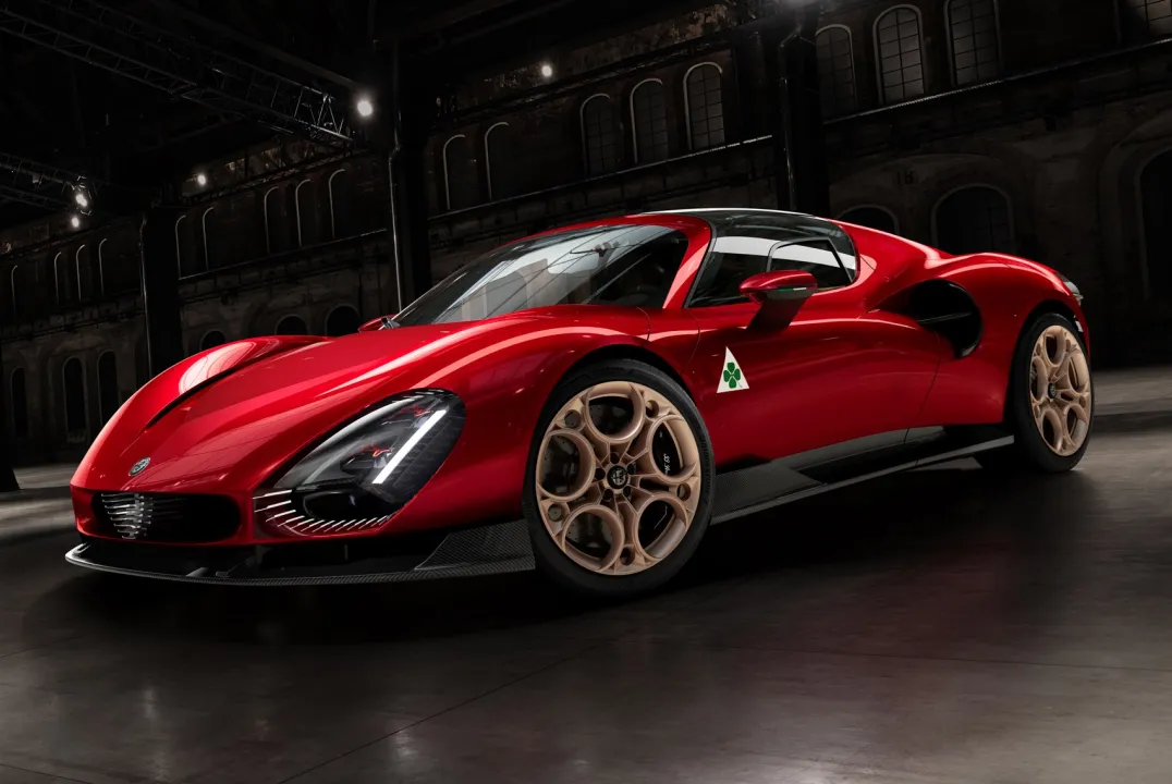El V6 del Alfa Romeo 33 Stradale de combustión suena así de bien: lo conocemos después de un año