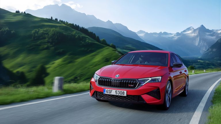 El Skoda Octavia RS 2025 dice adiós al motor TDI y al híbrido enchufable: esta es la única opción que ofrecen