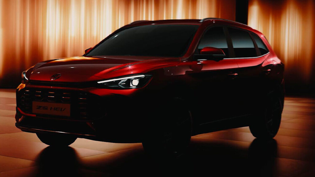 El SUV barato que es un superventas suma una versión híbrida de 194 CV: llega el MG ZS Hybrid+