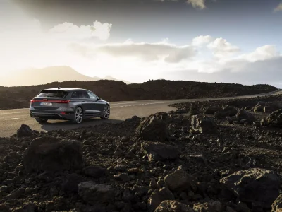 2025-Audi-A6-e-tron-40-2048×1536