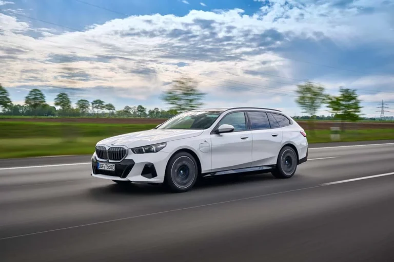Ya puedes hacerte con el nuevo BMW Serie 5 Touring en España: estos son sus precios (también los de la versión eléctrica)