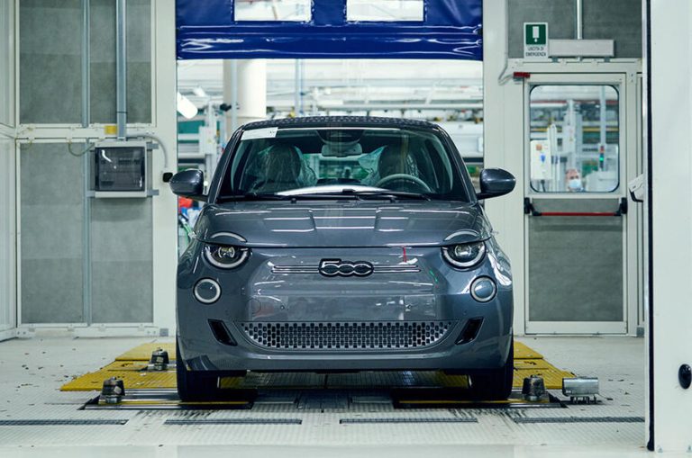 Nadie está comprando el Fiat 500 eléctrico, por lo que Stellantis ha decidido parar su producción