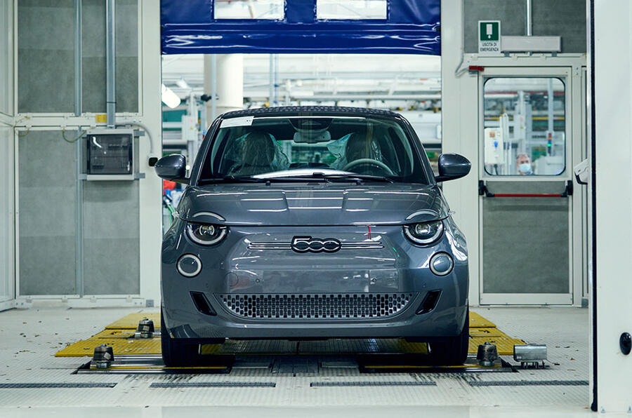 Nadie está comprando el Fiat 500 eléctrico, por lo que Stellantis ha decidido parar su producción