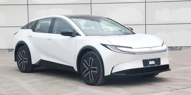Así es el Toyota bZ3C: un SUV eléctrico con aspecto de Prius sólo para China