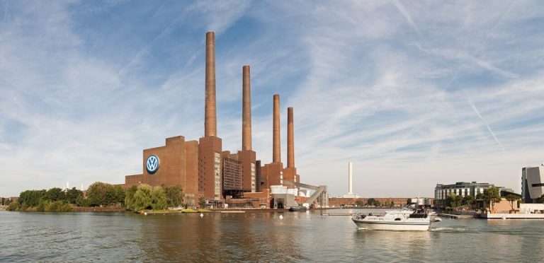 Volkswagen hará despidos masivos y podría cerrar tres fábricas en Alemania… y podrían no ser las únicas