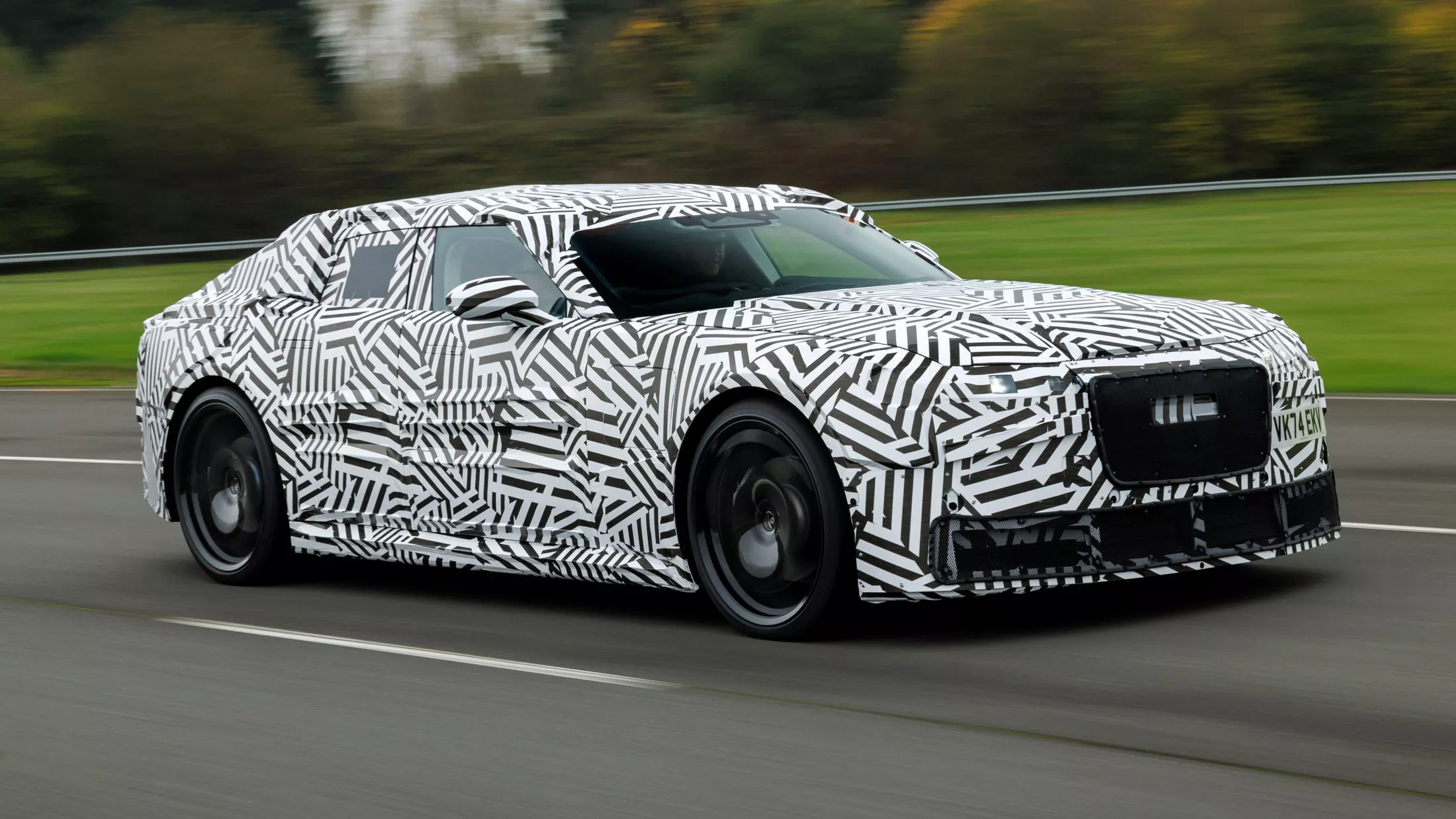 El nuevo GT de cuatro puertas eléctrico de Jaguar comienza a dejarse ver en sus tests