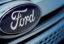 Ford patente un sistema para escuchar a los ocupantes del vehículo y mostrar anuncios relacionados
