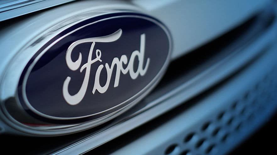 Ford patente un sistema para escuchar a los ocupantes del vehículo y mostrar anuncios relacionados