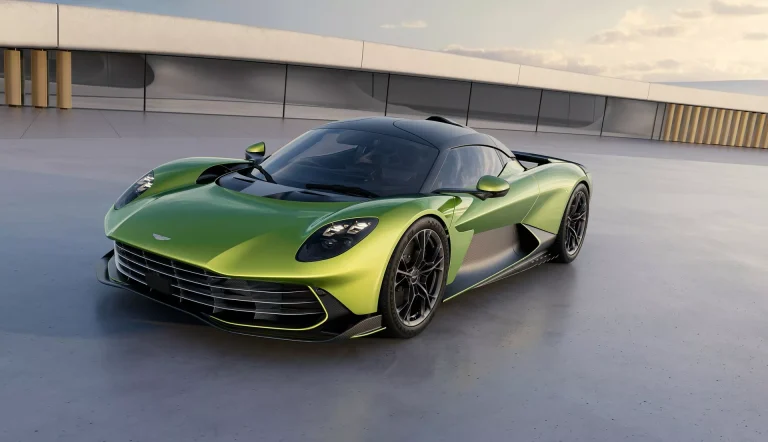 V8 híbrido enchufable con 1079 CV: así es el Aston Martin Valhalla