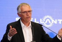 Carlos Tavares (CEO de Stellantis) presenta su dimisión: ¿y ahora qué?