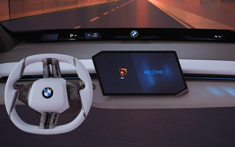 BMW Panoramic Vision: así es el nuevo iDrive que prescinde del selector y que llegará este mismo año