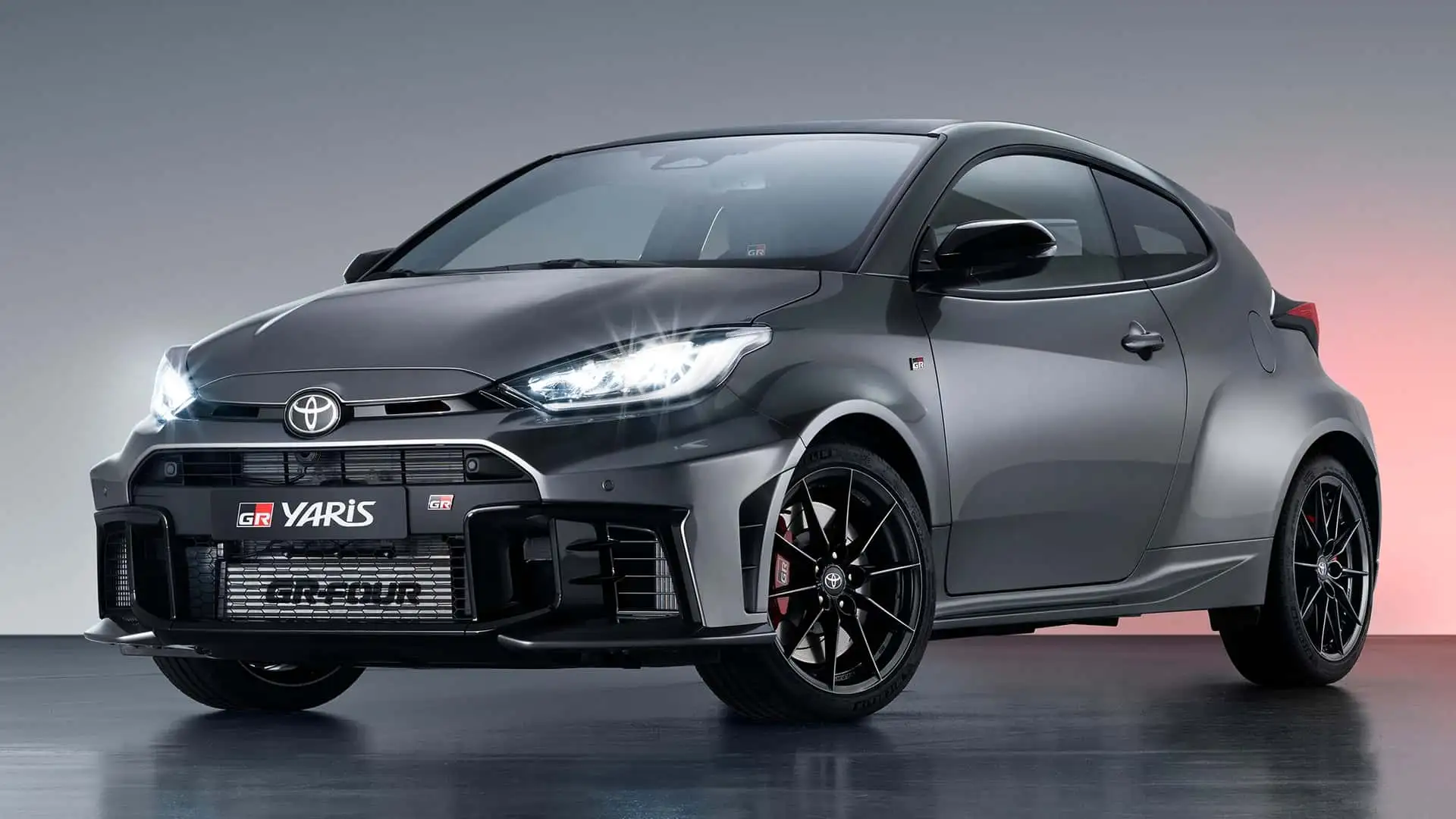 Toyota GR seguirá manteniendo vivos los cambios manuales y motores de combustión