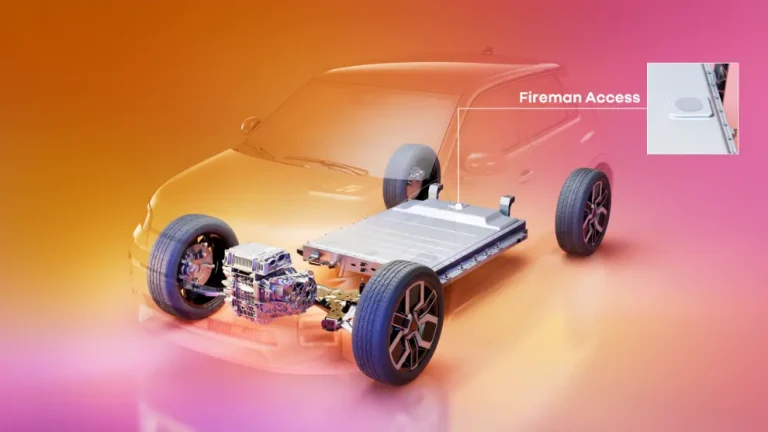 Renault libera Fireman Access: así quiere mejorar la seguridad de los coches eléctricos