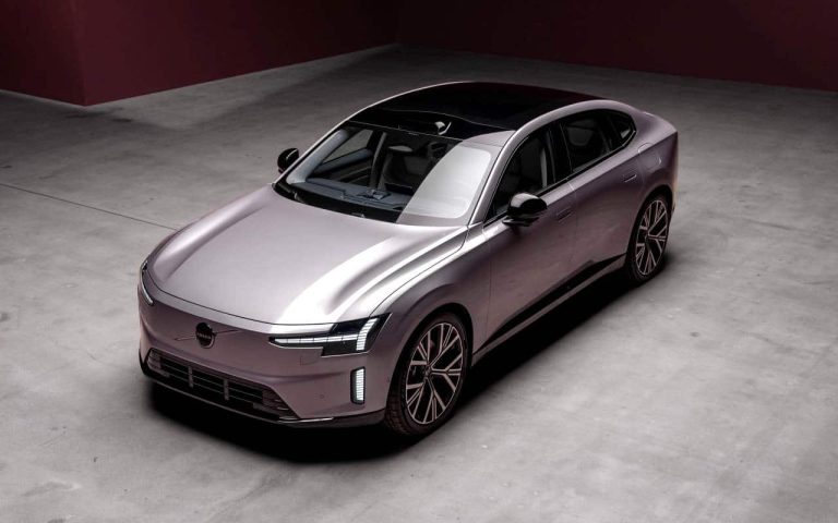 El Volvo ES90 llega con una arquitectura de 800 voltios y hasta 700 km de autonomía: ¿mejor que los Mercedes EQE y BMW i5?