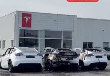 Un incendio intencionado acaba con una docena de vehículos en un concesionario de Tesla en Francia screenshot