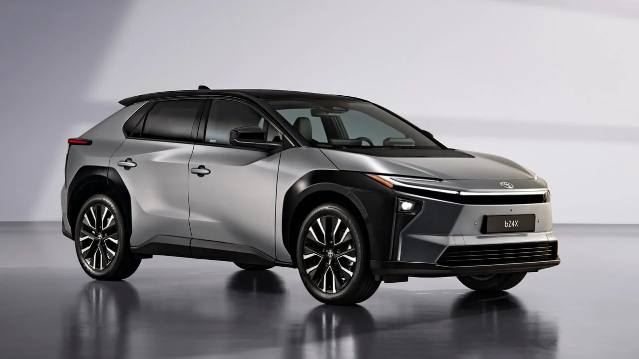 El Toyota bZ4X se pone al día: ahora con más autonomía, potencia y nueva versión de acceso