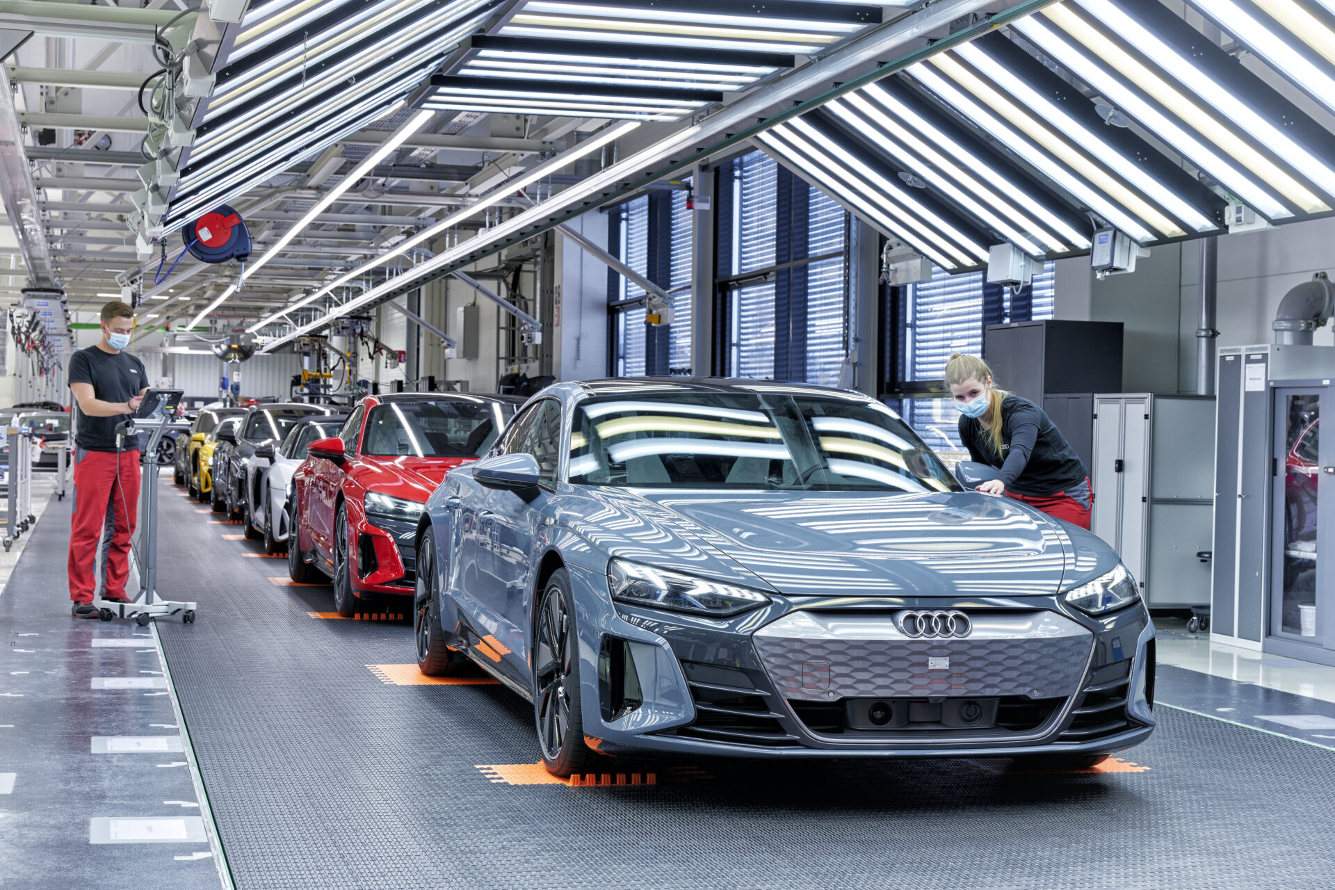 Audi prescindirá de 7.500 empleados y da marcha atrás a ser una marca 100% eléctrica